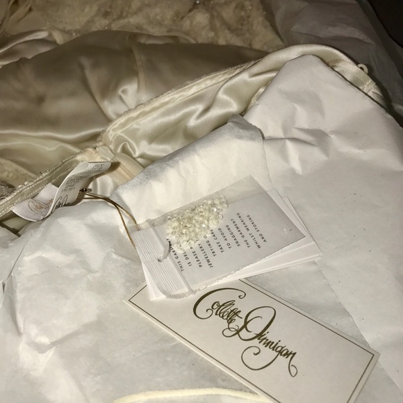 Brand new Collette Dinnigan wedding gown, with tags - Picture 6 of 7